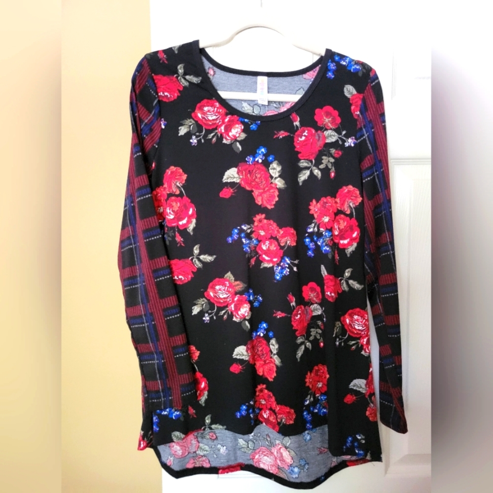 Lularoe Lynnae top